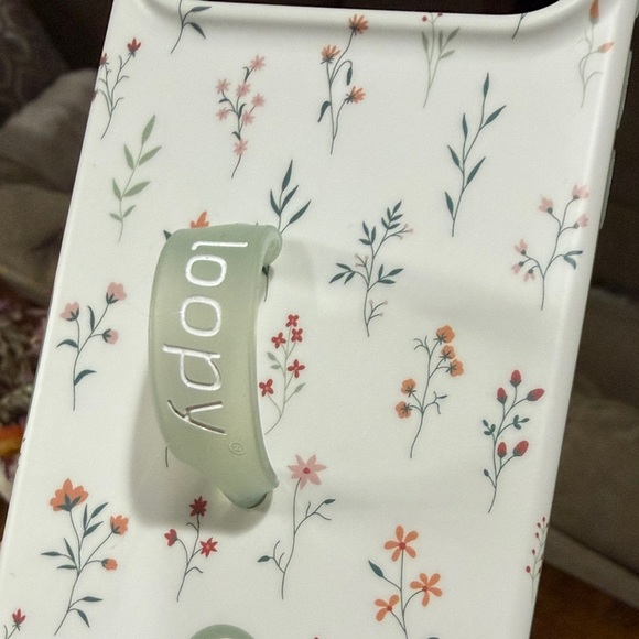 Loopy Case White Floral Phone Case with Loop iPhone 17pro - Picture 4 of 4